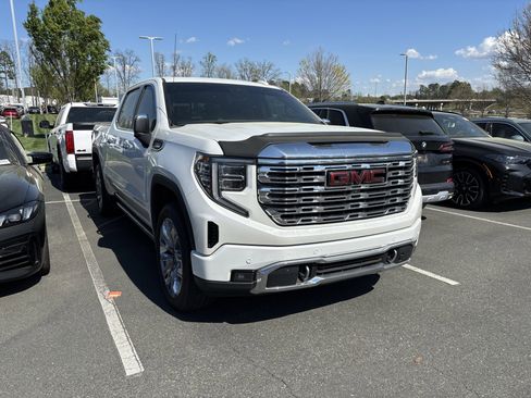 Used 2022 GMC Sierra 1500 Denali w/ Denali Reserve Package image 3