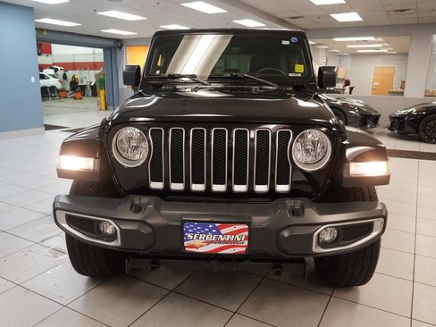 Used 2018 Jeep Wrangler Unlimited Sahara AWD/4WD image 14