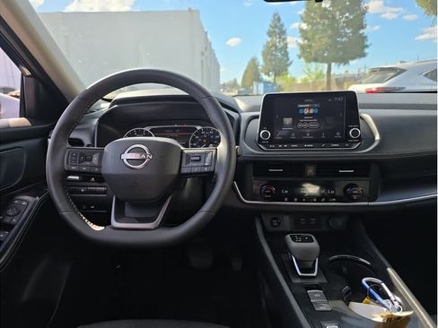 Used 2026 Nissan Rogue SV image 14