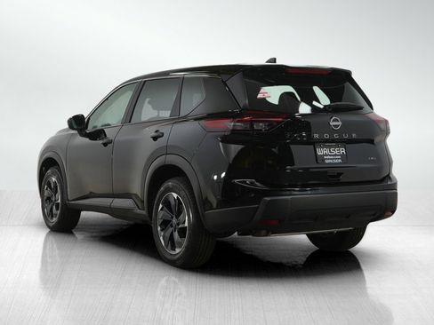 Used 2025 Nissan Rogue SV AWD/4WD image 3