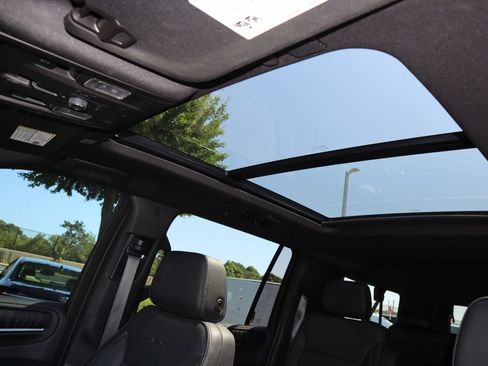 Used 2023 GMC Yukon XL Denali AWD/4WD image 18