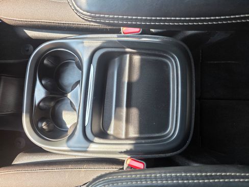 Used 2024 Chrysler Pacifica Touring FWD image 13