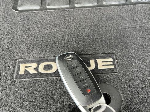 Used 2025 Nissan Rogue SV AWD/4WD image 27