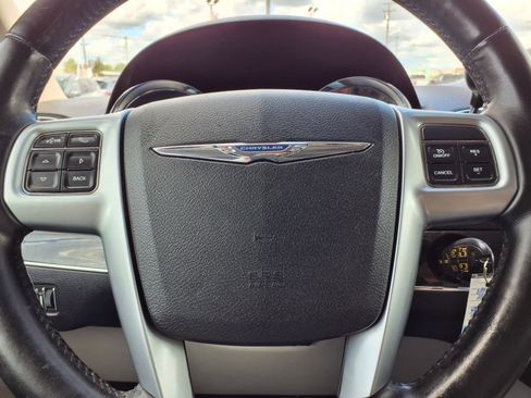 Used 2012 Chrysler Town & Country Touring-L w/ Driver Convenience Group image 18