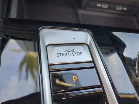 Certified 2024 Volkswagen Atlas Cross Sport SE image 31