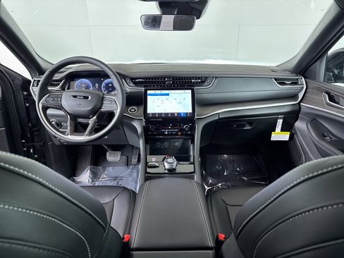 New 2025 Jeep Grand Cherokee Limited image 3