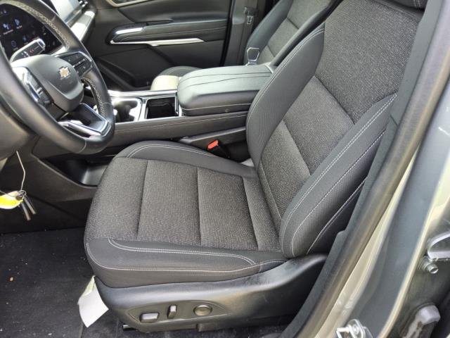Used 2024 Chevrolet Traverse LT FWD image 2