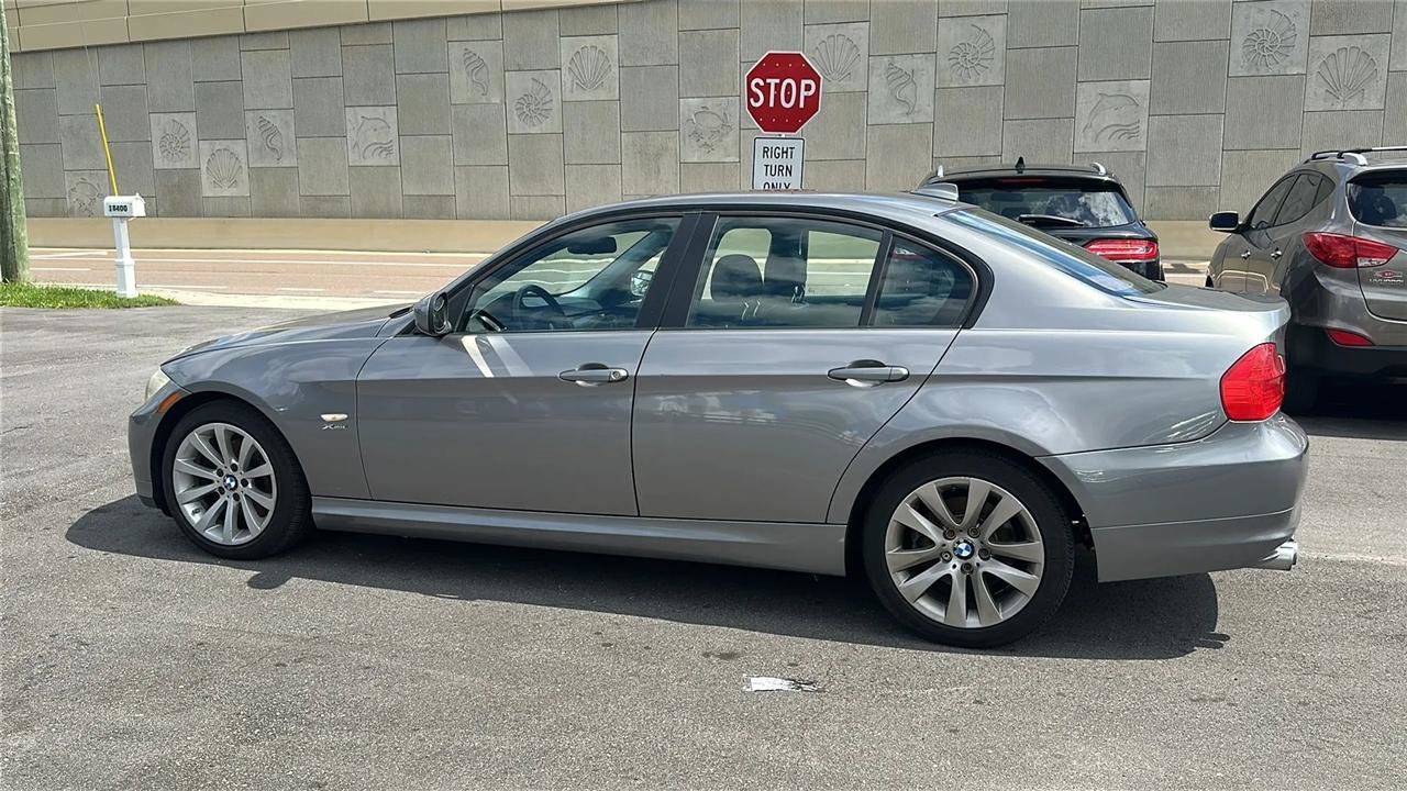 Used 2011 BMW 328i xDrive Sedan AWD/4WD image 12