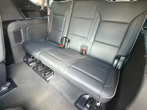 Used 2026 Chevrolet Suburban Premier w/ Sun And Tow Package AWD/4WD image 11