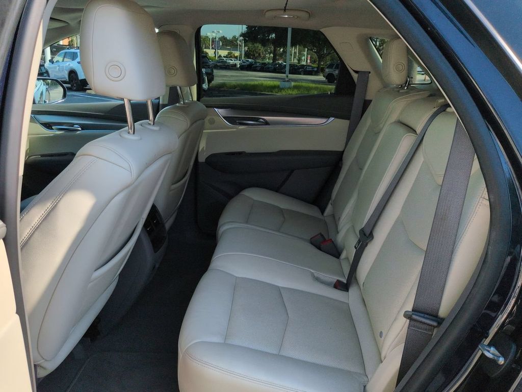 Used 2017 Cadillac XT5 Luxury w/ Driver Awareness Package FWD image 14