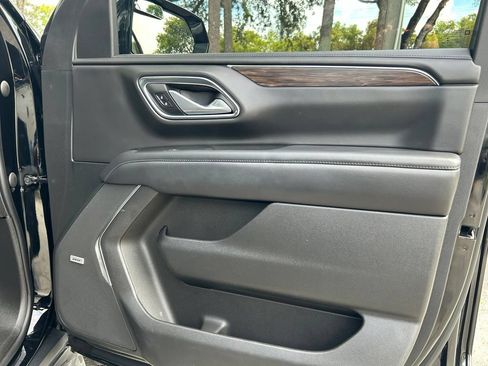 Used 2022 Chevrolet Suburban LT RWD image 30