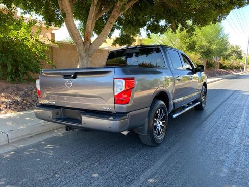 Used 2021 Nissan Titan SV w/ SV Convenience Package RWD image 8