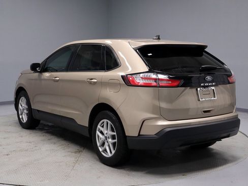 Certified 2021 Ford Edge SE image 8