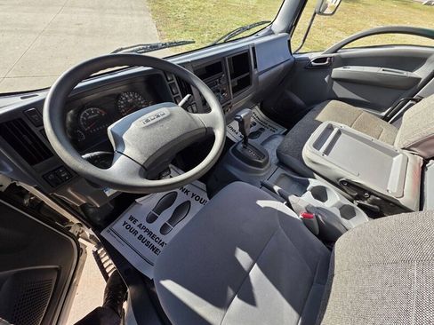 Used 2021 Isuzu NPR image 12