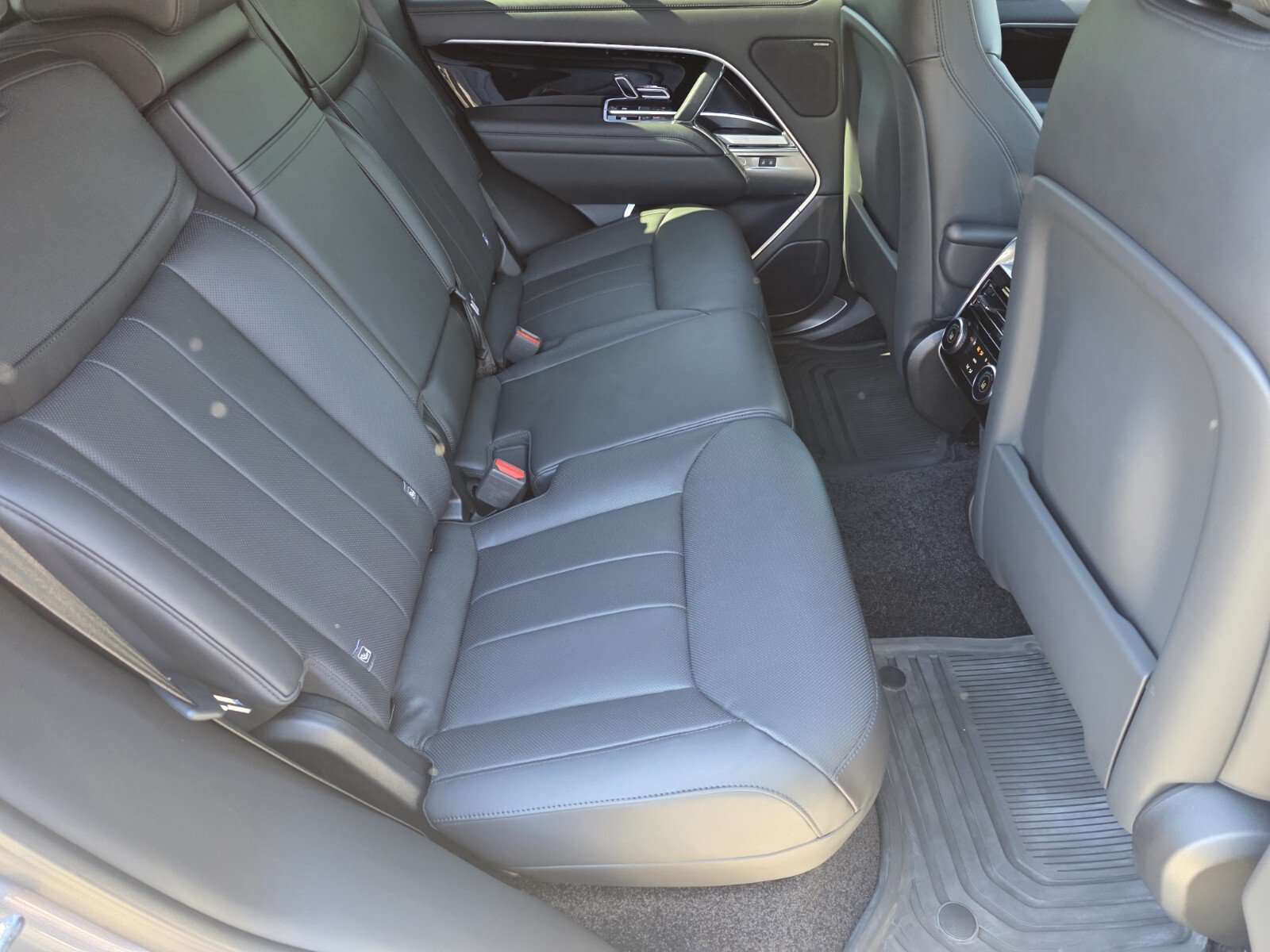 Used 2024 Land Rover Range Rover SE AWD/4WD image 5
