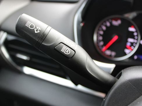 Used 2023 Chevrolet Traverse Premier image 40