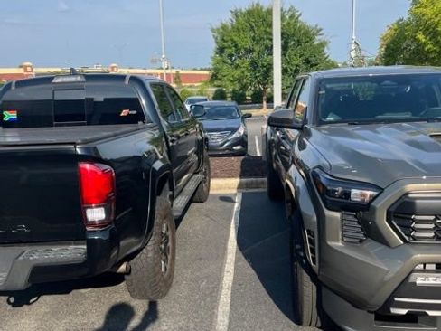 Used 2019 Toyota Tacoma TRD Sport RWD image 7