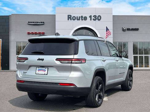 Used 2023 Jeep Grand Cherokee L Laredo image 4