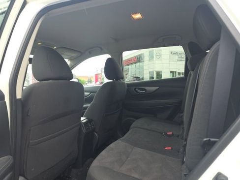 Used 2016 Nissan Rogue SV w/ SV Premium Package AWD/4WD image 16