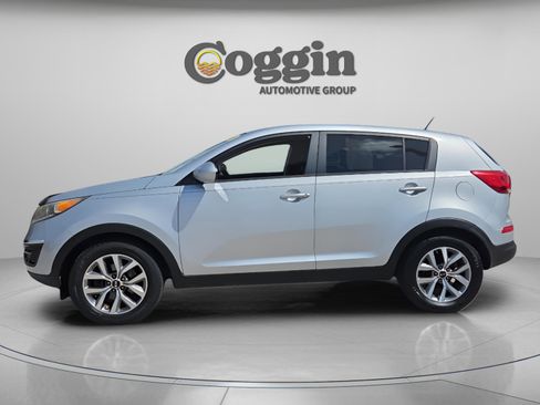 Used 2016 Kia Sportage LX FWD image 2