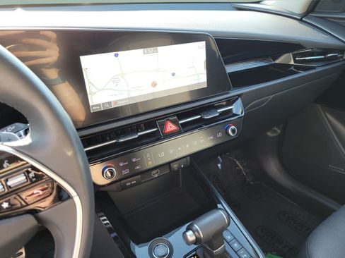 Certified 2023 Kia Niro SX Touring FWD image 23