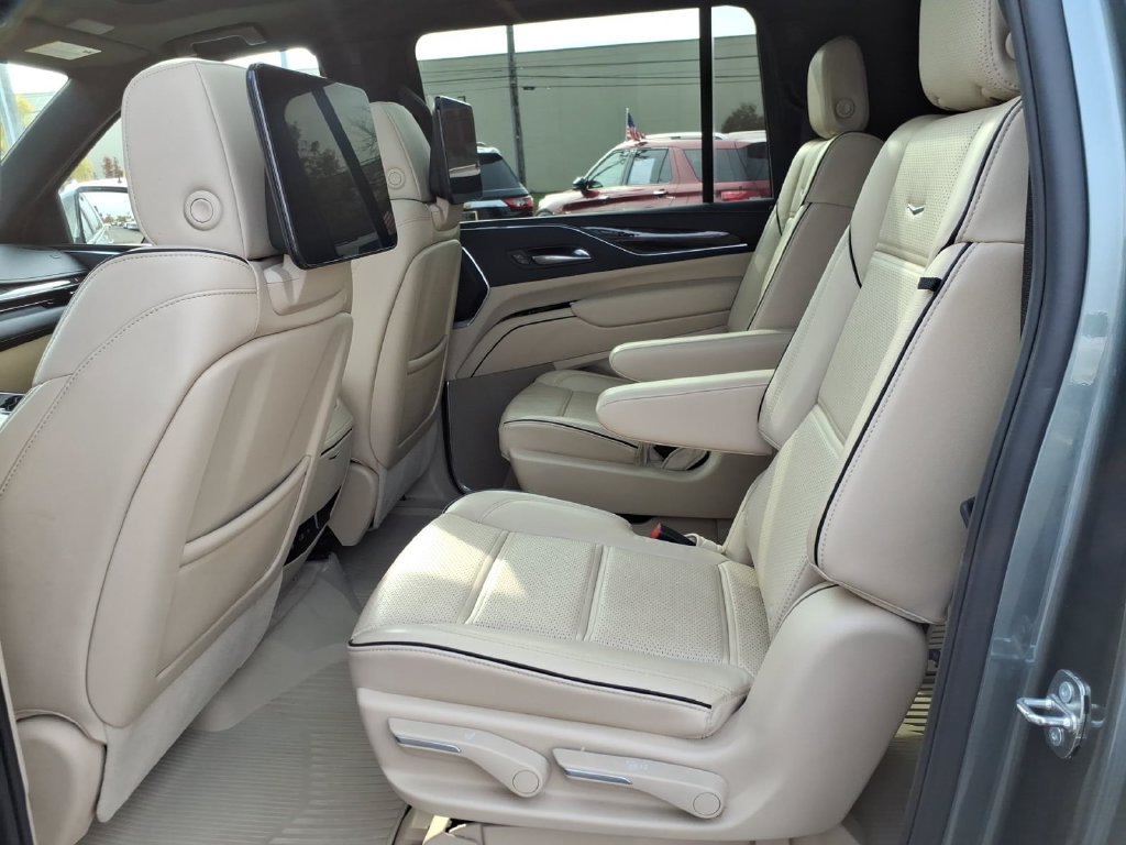 Used 2024 Cadillac Escalade ESV Premium Luxury w/ LPO, Floor Liner Package AWD/4WD image 12