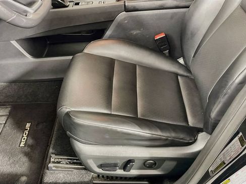 Used 2022 Nissan Rogue SV w/ SV Premium Package FWD image 19