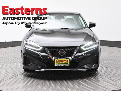 Used 2022 Nissan Maxima SV image 2
