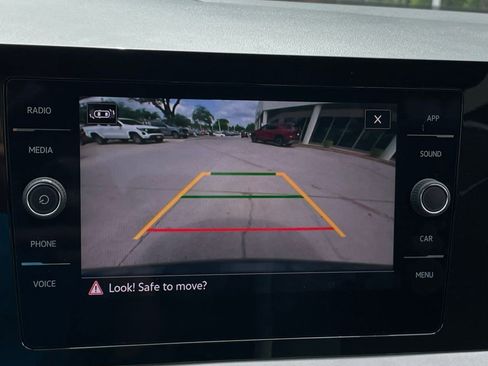 Used 2025 Volkswagen Taos SE FWD image 18