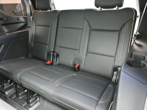 Used 2022 GMC Yukon SLT w/ SLT Premium Package image 34