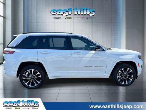 Used 2023 Jeep Grand Cherokee Overland AWD/4WD image 2