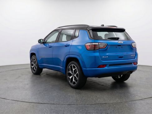 Used 2025 Jeep Compass Limited AWD/4WD image 6