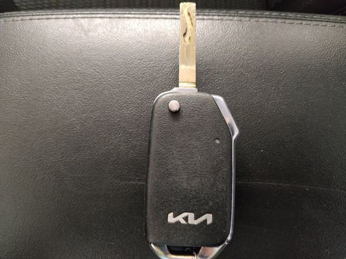 Used 2023 Kia Sorento LX image 32