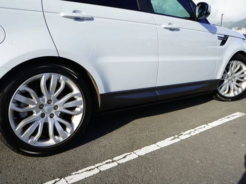 Used 2016 Land Rover Range Rover Sport SE image 6