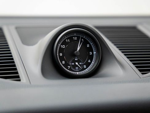 Certified 2025 Porsche Macan image 24