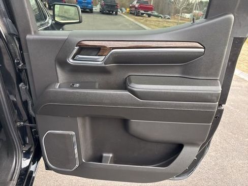 Used 2024 GMC Sierra 1500 SLE image 13