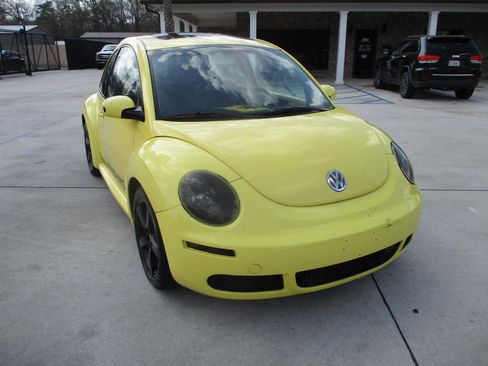 Used 2010 Volkswagen Beetle Coupe image 17