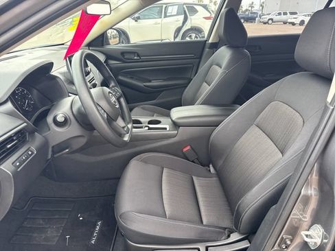 Used 2025 Nissan Altima 2.5 S FWD image 12