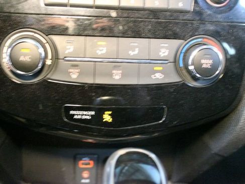 Used 2017 Nissan Rogue SV AWD/4WD image 22