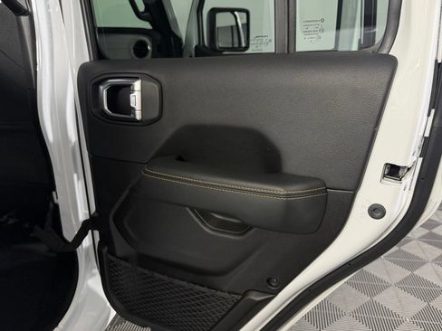 Used 2025 Jeep Wrangler Unlimited Sahara w/ Safety Group AWD/4WD image 31