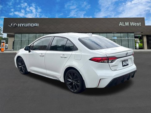 Used 2025 Toyota Corolla SE FWD image 3