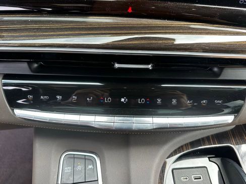 Used 2022 Cadillac Escalade Premium Luxury w/ Performance Package AWD/4WD image 33