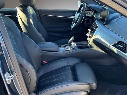 Used 2023 BMW 530i xDrive w/ Premium Package image 28