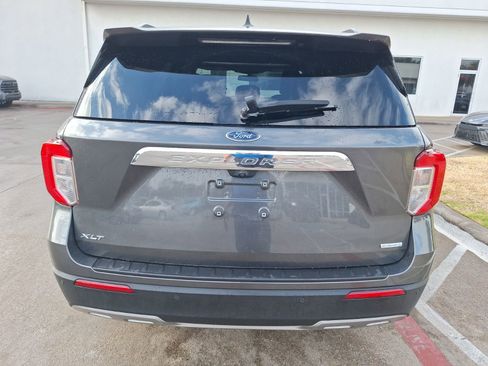 Used 2020 Ford Explorer XLT w/ Equipment Group 202A image 5