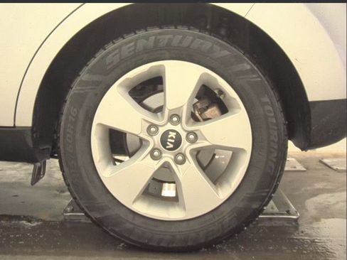 Used 2019 Kia Soul image 28