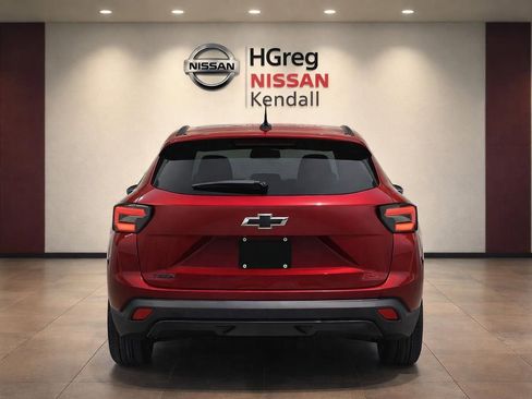 Used 2025 Chevrolet Trax RS w/ Driver Confidence Package FWD image 5