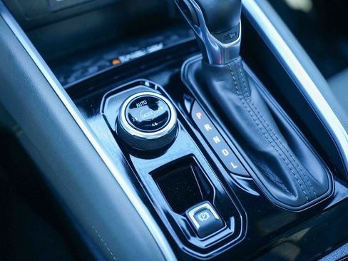 Used 2025 Chevrolet Colorado ZR2 w/ Midnight Edition image 35