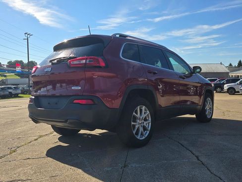 Used 2017 Jeep Cherokee Latitude w/ True North Edition AWD/4WD image 3