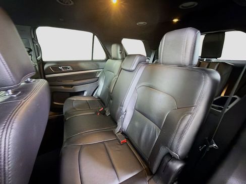 Used 2018 Ford Explorer XLT w/ Equipment Group 202A image 24