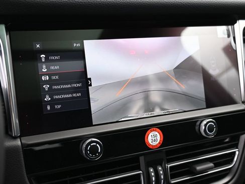 Certified 2025 Porsche Macan AWD/4WD image 25